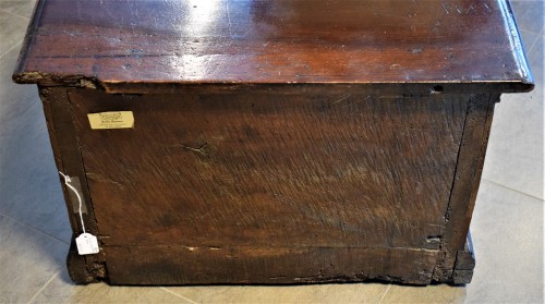 <= 16th century - Italian Renaissance Small walnut chest, end of tehe 16th century